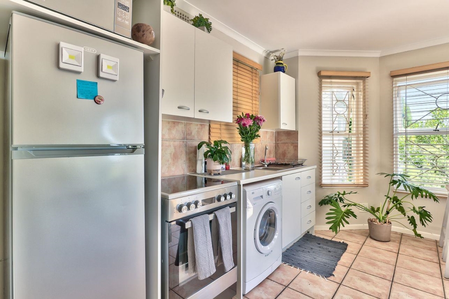 1 Bedroom Property for Sale in Vredehoek Western Cape